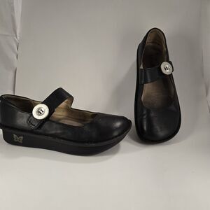 Alegria Flats Women's Black Leather Mary Jane Button Accent Round Toe 8-8.5